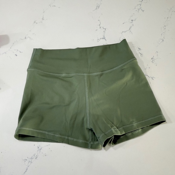 BuckedUp Scrunch Shorts - Picture 1 of 4